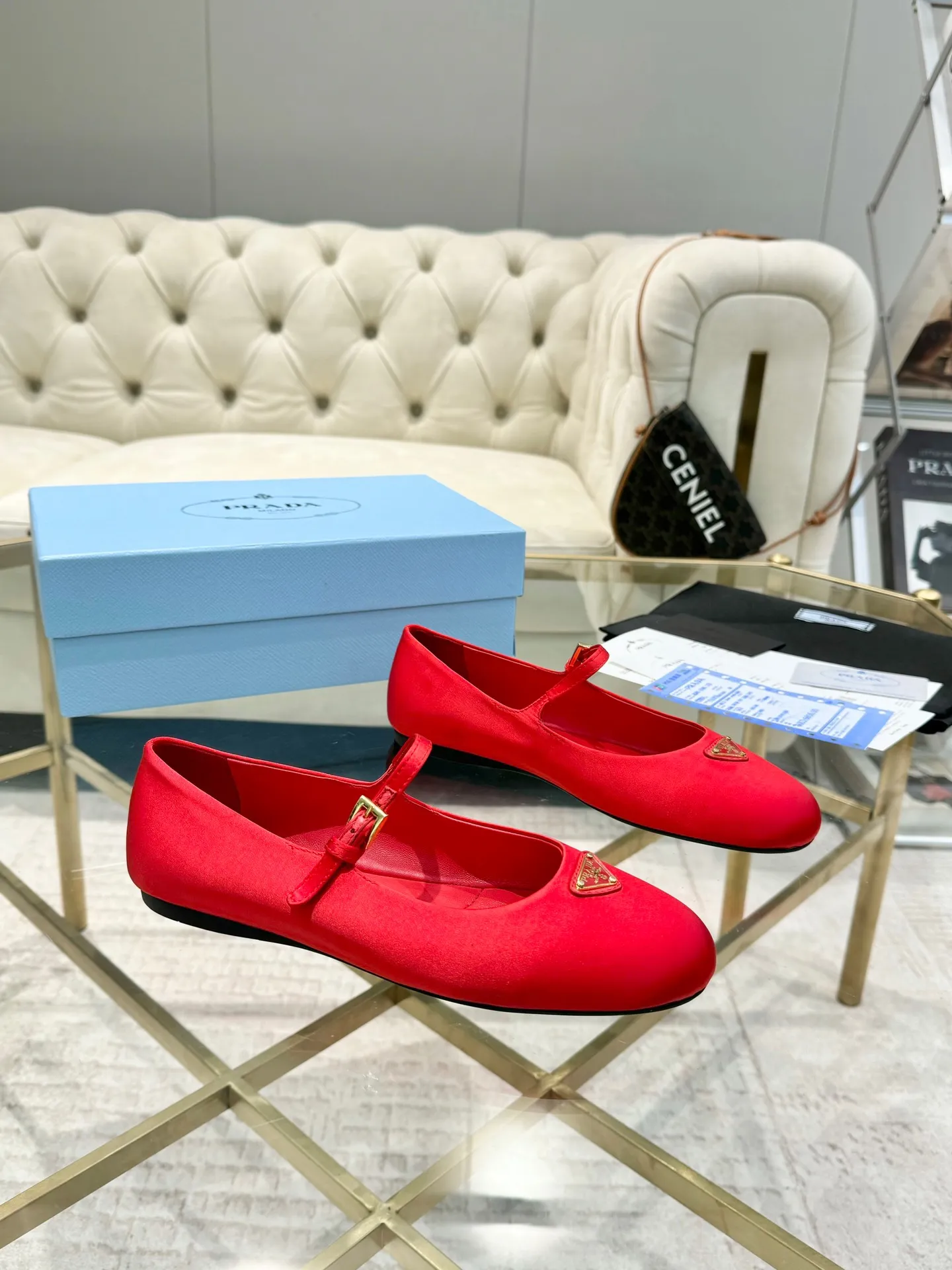 👟👟Ex-factory price 500👟👟 New arrival 👉Ready stock👈Remove the original board and make a 1:1 replica‼ ️ Highest version 2024 Prada early autumn catwalk hot style 😘 Latest autumn style Flat-soled travel series Original 1:1 mold outsole, a must-have for goddesses, super comfortable on the feet, reducing age 👉 The upper is made of imported original velvet, soft and textured, lining + foot pads, imported sheepskin lining, breathable and comfortable, private molded buckles (all original logos), packaging process Code number 35M-39M (40 41 customized, non-refundable and non-exchangeable)✅